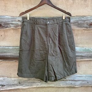 Men’s Linen Blend Pleated Shorts